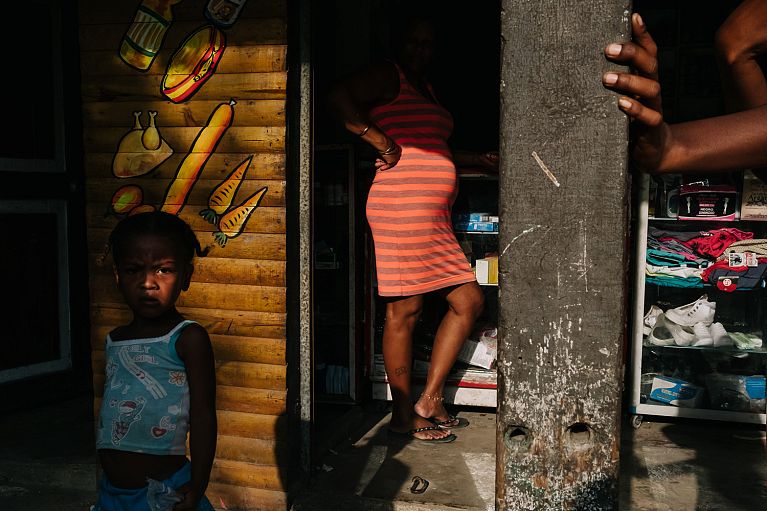 isla grande colombia street photography